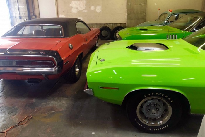 Döbbenetes mennyiségű autó lapul ebben a pajátban 7