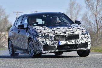 Elöl hajt, mégis brutálisabb lesz az új BMW 1-es