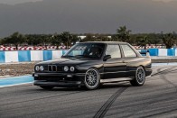 Azonnal mennénk egy kört ezzel az E30-as BMW-vel 26