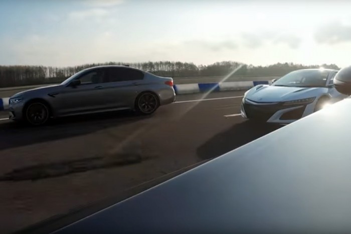 Hihetetlen, hogy 1,9 tonnás szedánok verik az NSX-et