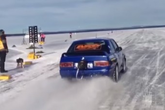 Semmi nem száguld olyan gyorsan a jégen, mint ez az öreg BMW