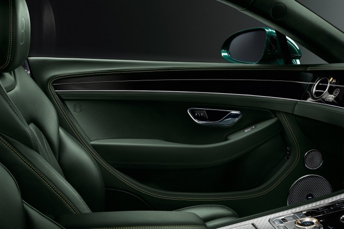 Egy százéves szék darabkájától exkluzív ez a luxusautó 7