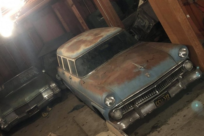 Döbbenetes mennyiségű autó lapul ebben a pajátban 6