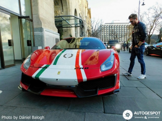 Videón, ahogy a budapesti milliárdos röfögteti új Ferrariját a belvárosban 1