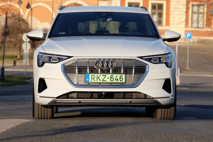 Igazi, elektromos luxus: Audi e-tron 55 quattro 8