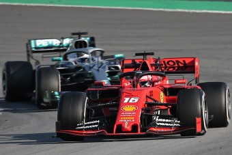 F1: Egymás nyakán liheg a mezőny