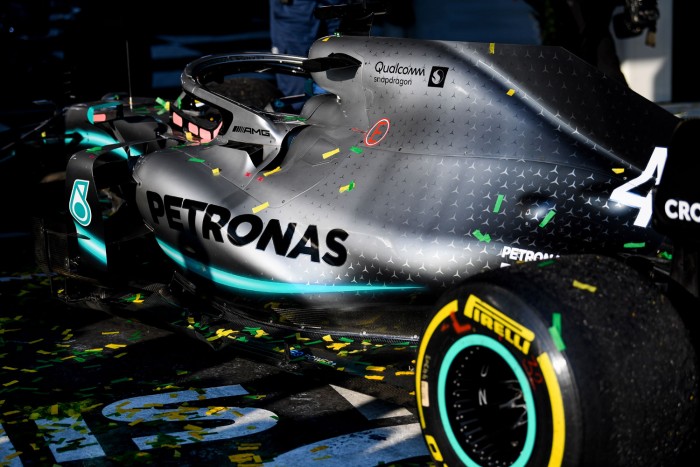 F1: Visszahoznák a tavalyi gumikat, lázad a Mercedes