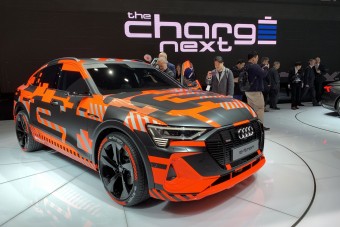 Villanyautó- és hibridáradat az Auditól