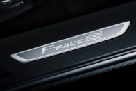 Különkiadásokkal erősít a Jaguar F-Pace 26