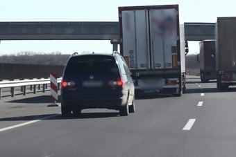 Még mindig tojnak az előzési tilalomra a kamionosok?