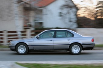 Olcsó luxusautó, használtan: pénztemető vagy főnyeremény?