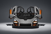 Félmillió elemből készült a LEGO-McLaren 16