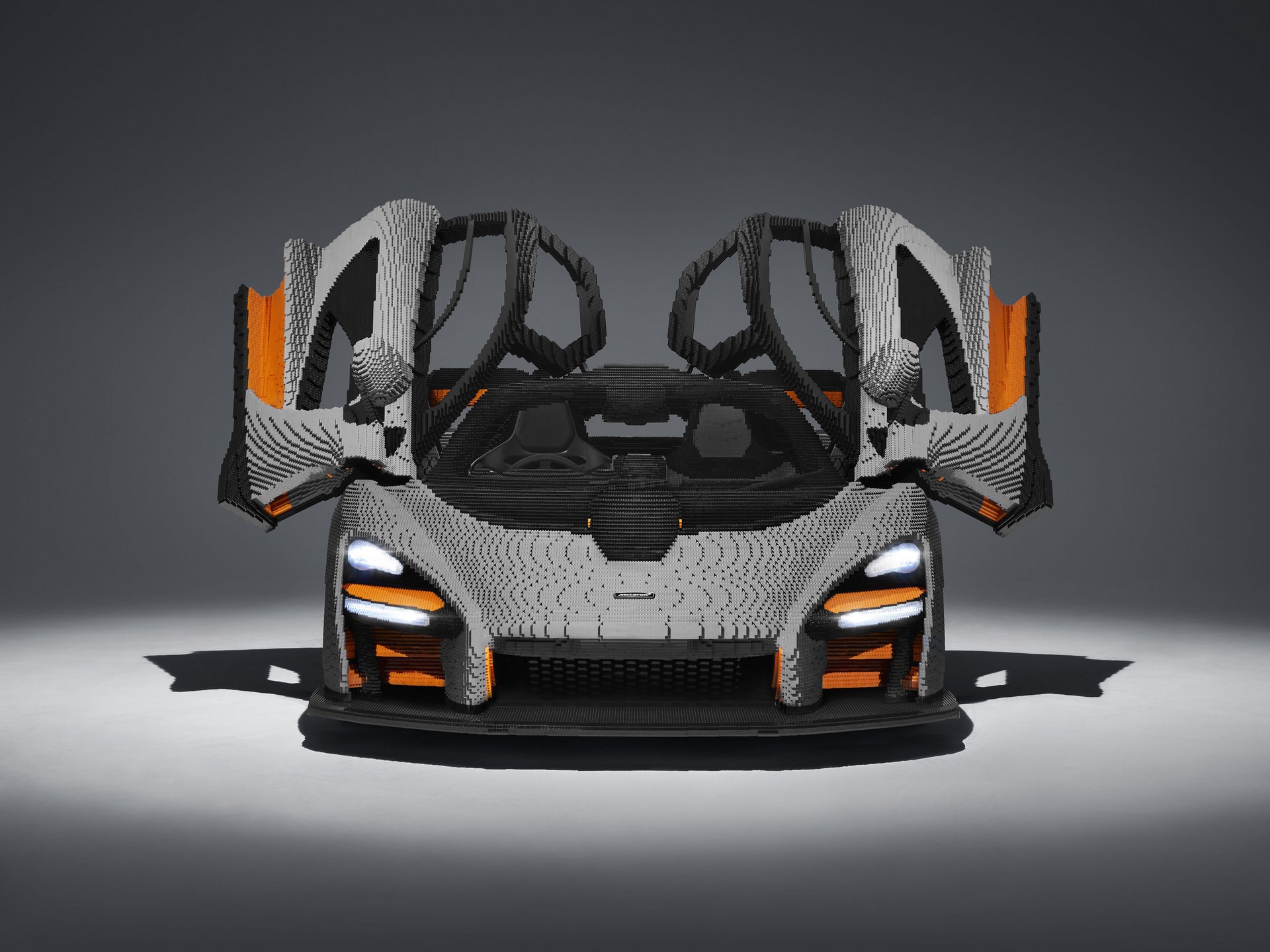 Félmillió elemből készült a LEGO-McLaren 8