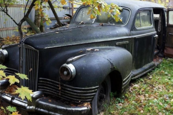 60 évig állt elhagyva a szabad ég alatt a szovjet luxusautó, ma így nézki
