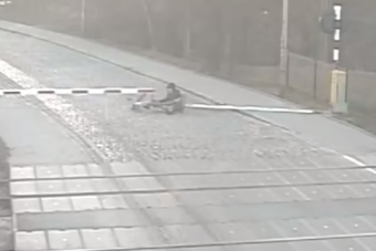 A lábon kihordott merev részegség új szintjét videózták a lengyeleknél