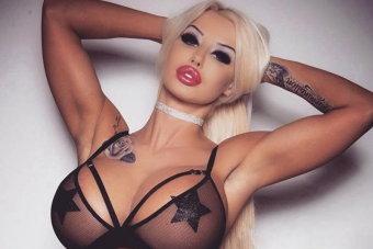 Felfújt mellű babává műttette magát a csinos lengyel lány