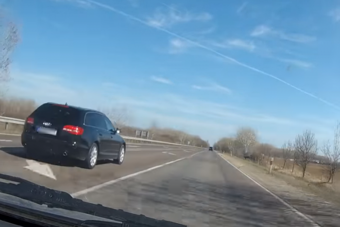 Íme két magyar autós, akik rutinosan tojnak a szabályokra 1 | Vezess Íme két magyar autós, akik rutinosan tojnak a szabályokra 1