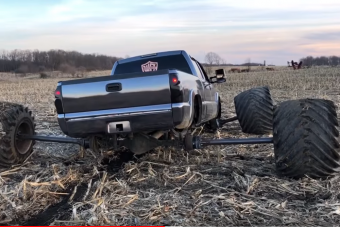 Végre Amerikában is meghülyült pár videós, és rákezdett az idióta autós zúzásra