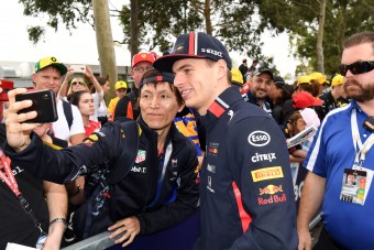 F1: Verstappen nem tud hazamenni