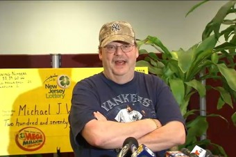 Úgy nyert 77 milliárdot a lottón, hogy elvesztette a szelvényt, de egy ismeretlen leadta neki