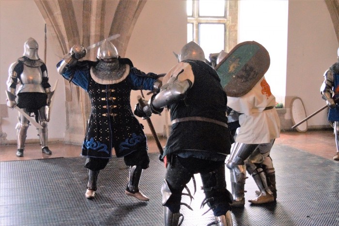Kardokkal estek egymásnak a budai várban 2 Kardokkal estek egymásnak a budai várban 2