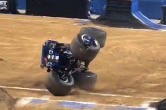 Az autós, aki csúnyán áthágja a fizika törvényeit