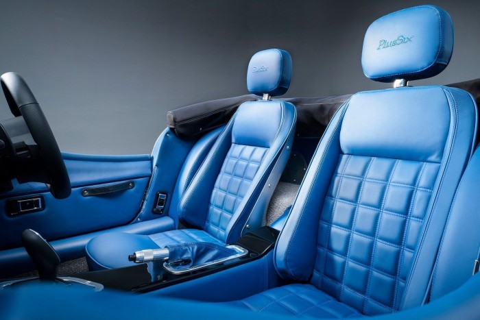 Felrúgva tiszteli a hagyományokat a Morgan Plus Six 8 | Vezess Felrúgva tiszteli a hagyományokat a Morgan Plus Six 8