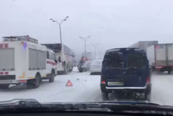 Lecsapott Moszkvára a hóvihar, káosz a közlekedésben