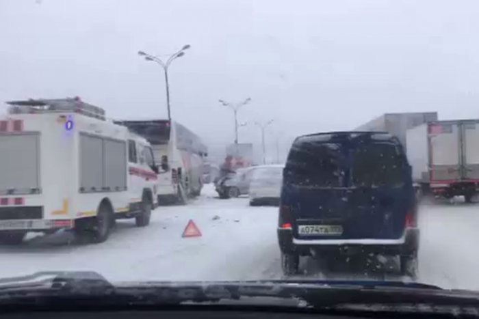 Lecsapott Moszkvára a hóvihar, káosz a közlekedésben