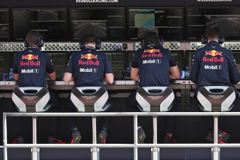 F1: A csapatok nem bírnának több futamot