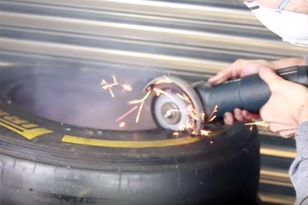 Mi van az F1-es Pirelliben? Videón vágták félbe