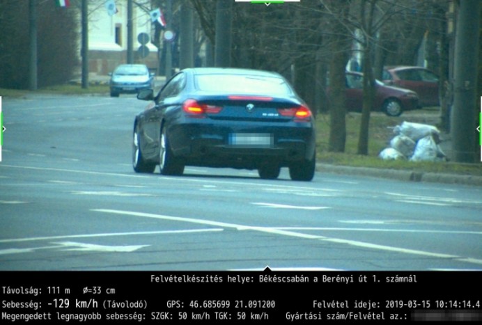 130-cal veretett egy BMW-s Békéscsaba kellős közepén március 15-én 1