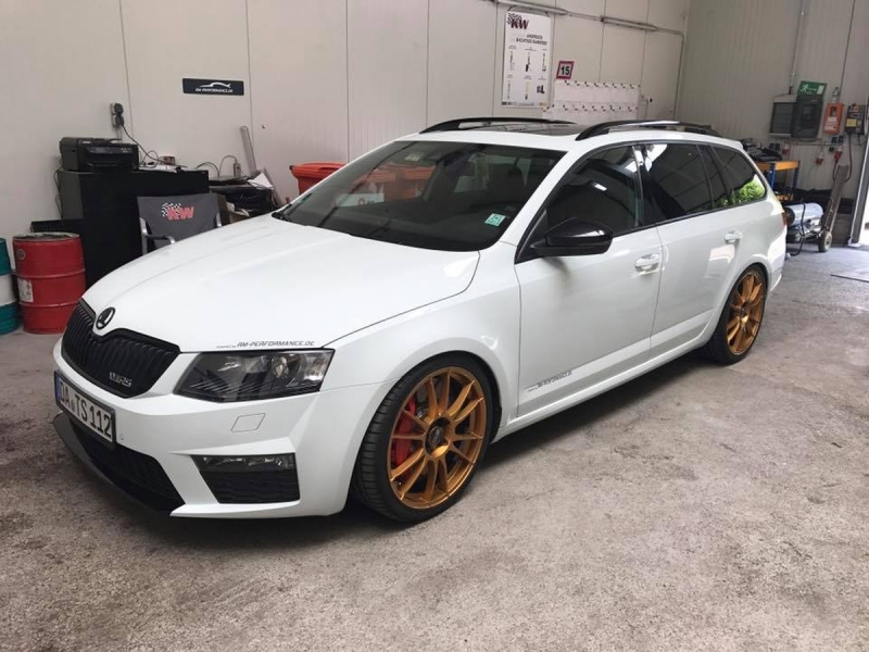 Komoly összegért eladó egy BMW-verő, Audi-aprító családi Škoda 5