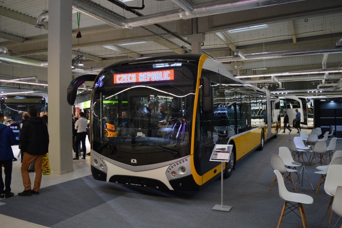 Kissé túltolták a fapadlót ebben a buszban, vagy mégsem?