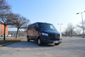 Imádni lehet a kormányzásáért