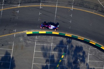 Ilyet se láttál még: drónnal üldözték a Forma-1-es autót