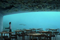 Lenyűgöző látványt nyújt Európa első víz alatti étterme 31