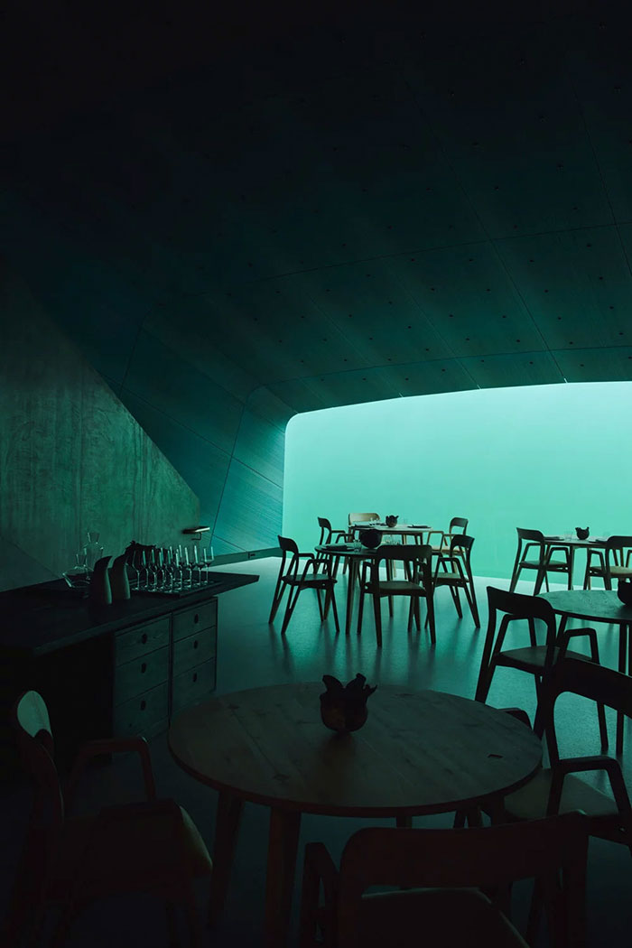 Lenyűgöző látványt nyújt Európa első víz alatti étterme 17