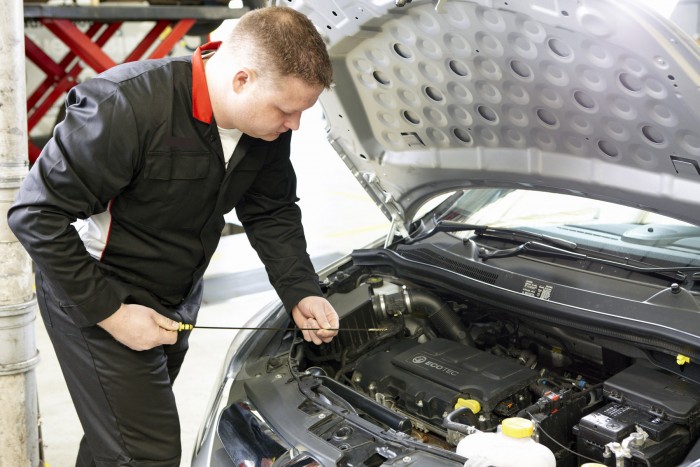 Egyre több magyar szereli otthon az autóját