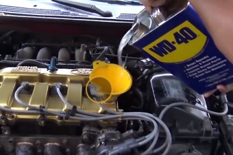 Ez történik, ha olaj helyett WD-40-et öntünk a motorba