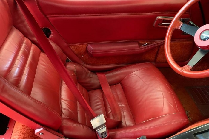 Nagyi szeme fénye, a piros Corvette 6 | Vezess Nagyi szeme fénye, a piros Corvette 6