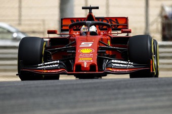 F1: Vettel Leclerc autójával tesztelt Bahreinben