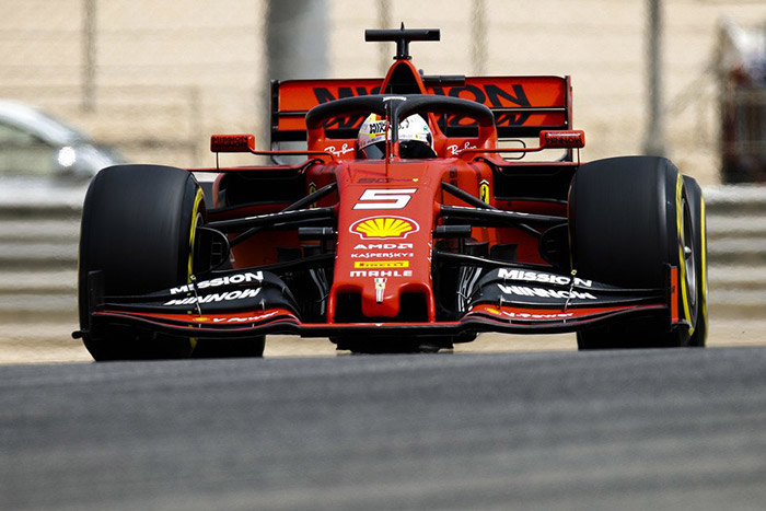 F1: Vettel Leclerc autójával tesztelt Bahreinben