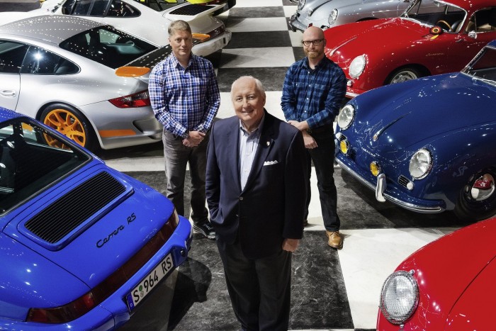 Gázrobbanás pusztította el a sportautó-gyűjteményt