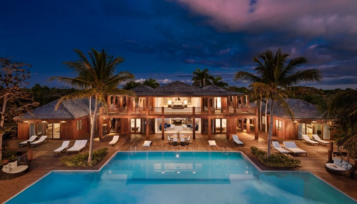 Eladó Bruce Willis pazar nyaralója, amihez saját tengerpart is jár 1