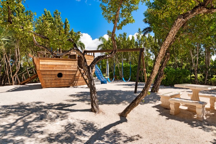 Eladó Bruce Willis pazar nyaralója, amihez saját tengerpart is jár 3