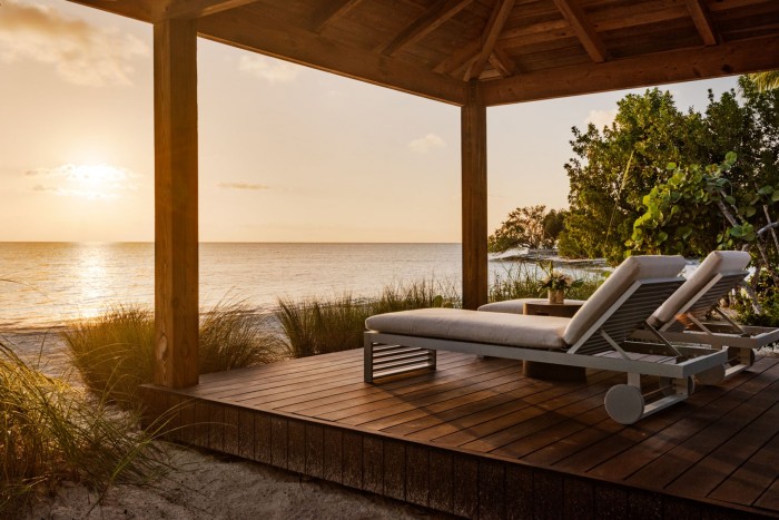 Eladó Bruce Willis pazar nyaralója, amihez saját tengerpart is jár 5