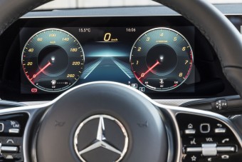 Húsz év múlva nem lesz CO2-t pöfögő Mercedes