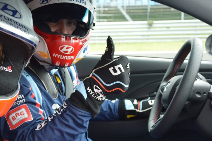 Megmutatjuk Michelisz csapatának meglepő titkait 23 | Vezess Megmutatjuk Michelisz csapatának meglepő titkait 23