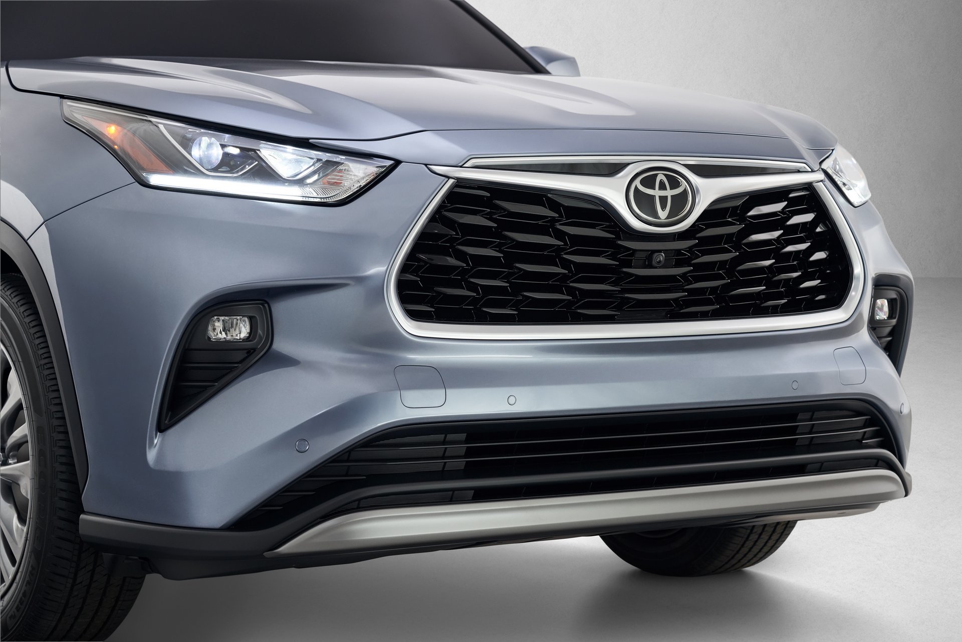 Nyolcszemélyes Toyota RAV4, más néven 15